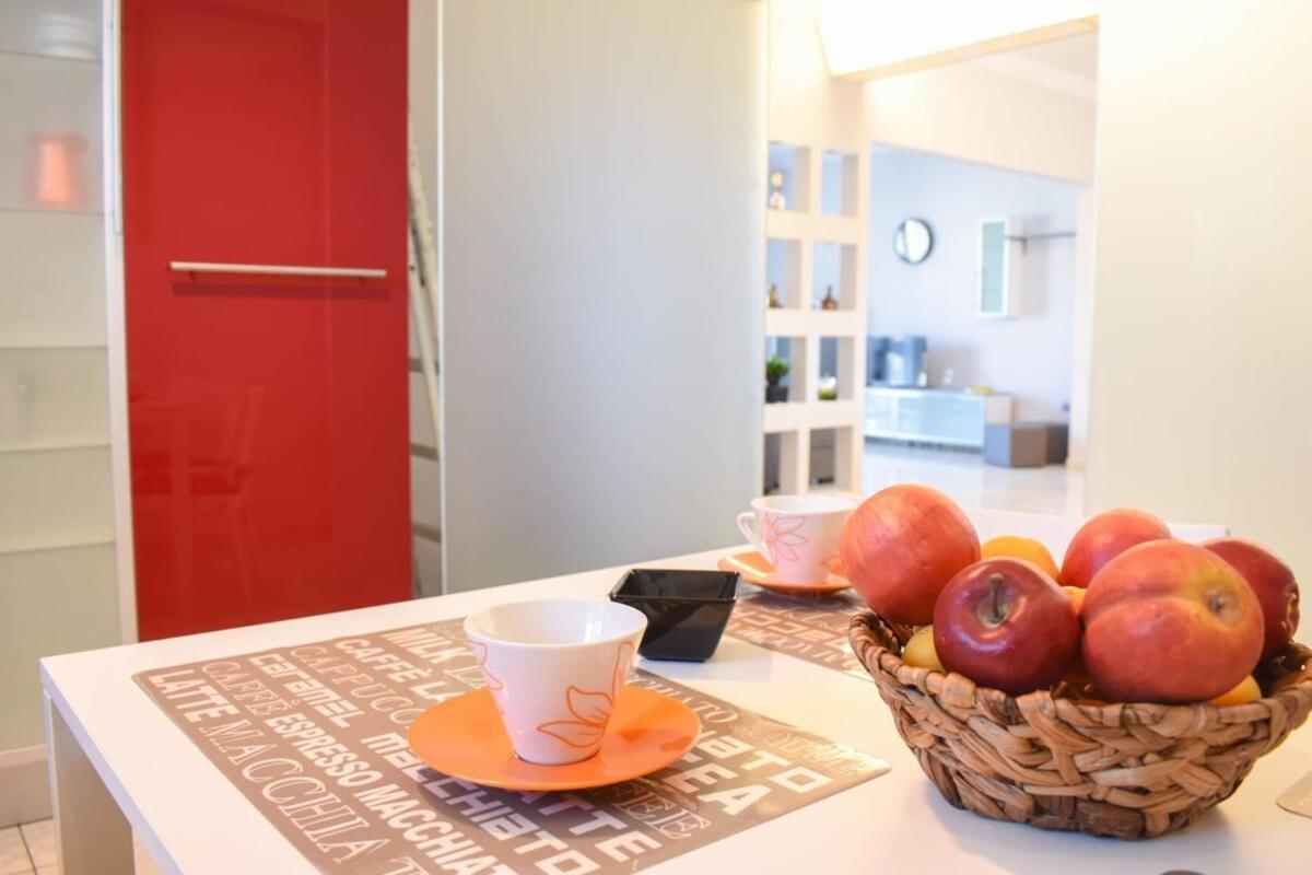 Cozy Flat On The Main Square, 10Min To The Sea Villa Kalamata Exterior photo