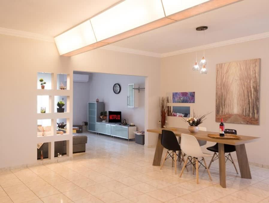 Cozy Flat On The Main Square, 10Min To The Sea Villa Kalamata Exterior photo
