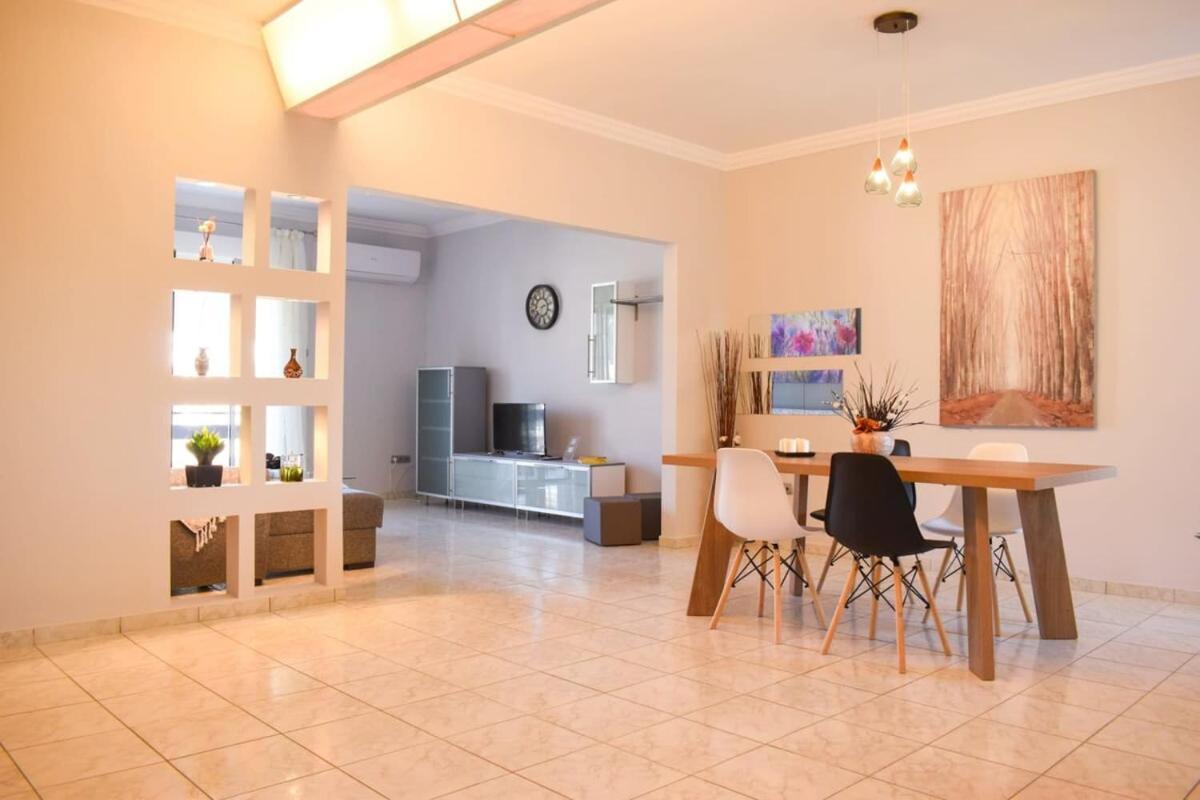 Cozy Flat On The Main Square, 10Min To The Sea Villa Kalamata Exterior photo